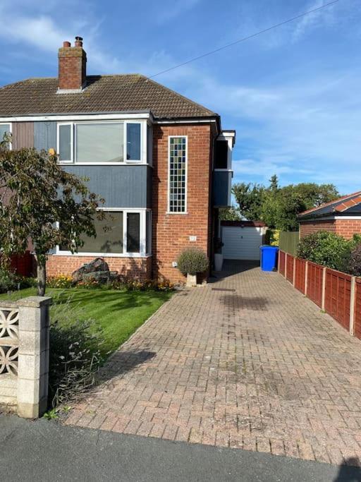 Lovely Semi-Beach 2X Pubs -5 Min Walk-Pets Welcome-Parking-Garden Scalby  外观 照片